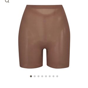Skims Sheer Sculpt Low Back Short